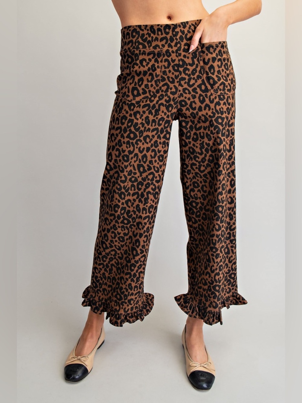 Leopard Ruffle Hem Straight Leg Cropped Pants - eesome - Picture 6 of 9